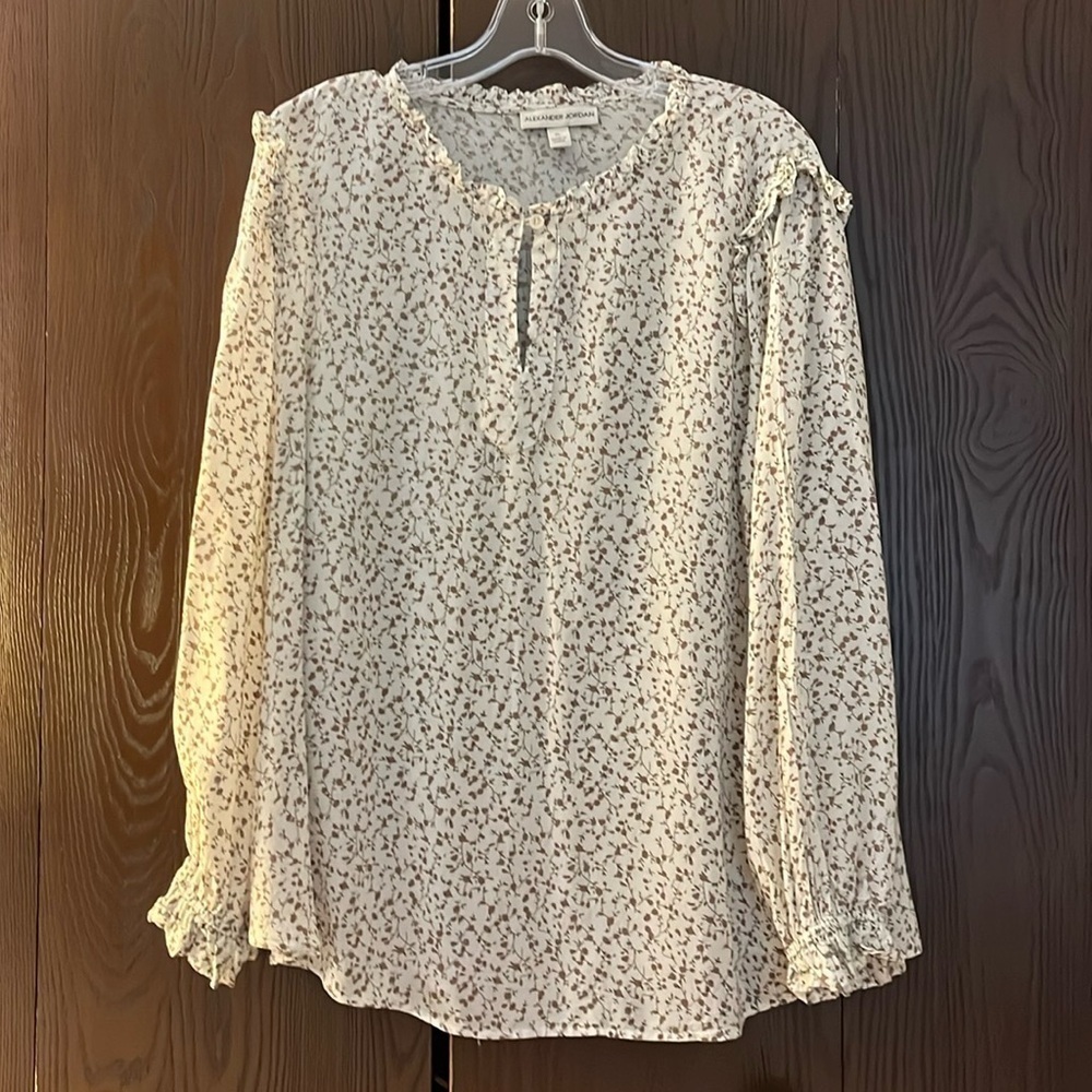 Alexander Jordan long sleeved cream colored top with tan floral pattern. Size XL